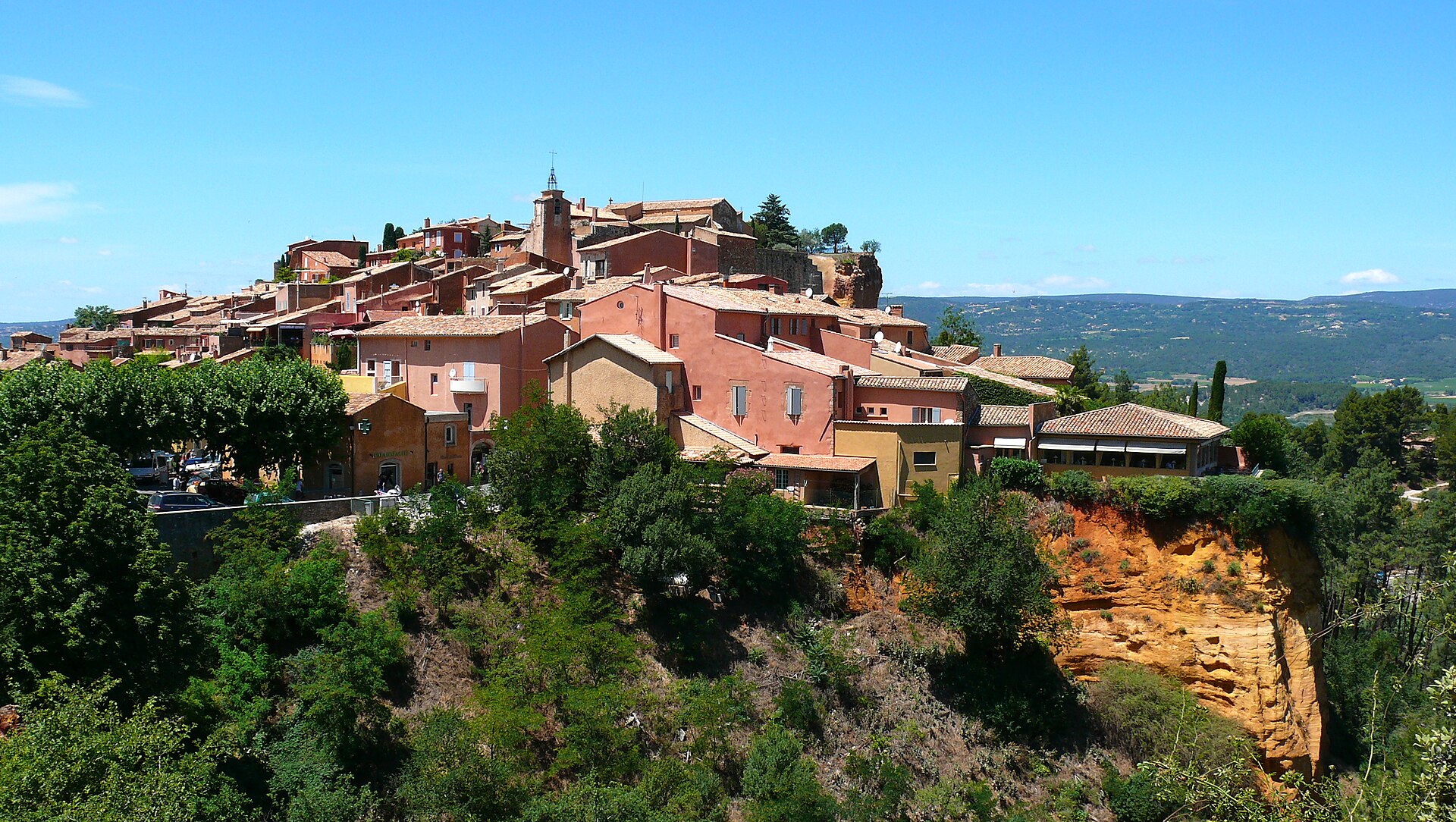 Ochre cliffs and village houses in Roussillon, Vaucluse